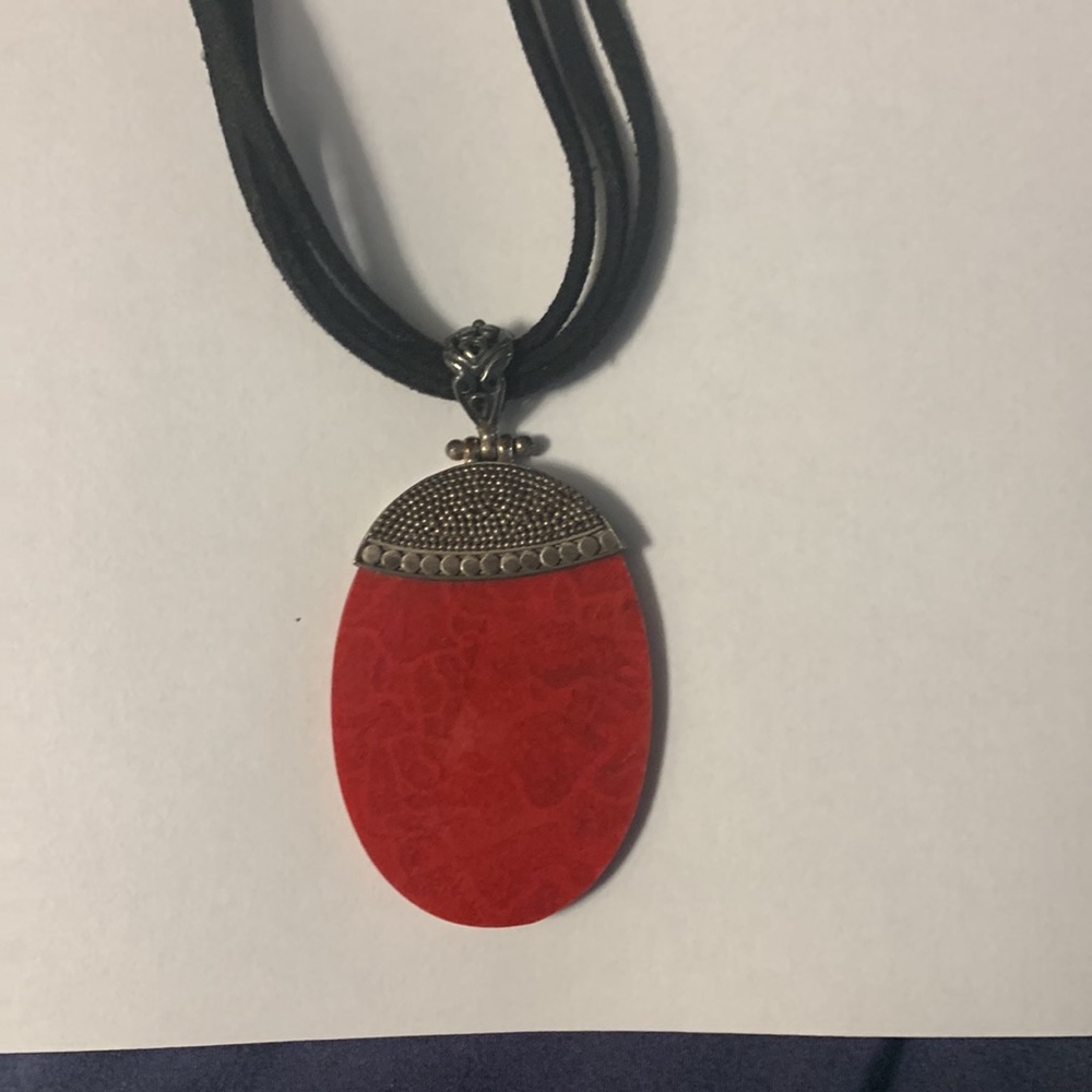 Red/ silver pendant necklace with black leather - Picture 2 of 3